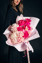 Încarcă imaginea în vizualizatorul Galerie, Buchet “Love in Barcelona”