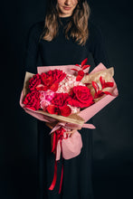 Încarcă imaginea în vizualizatorul Galerie, Buchet “Love in Berlin”