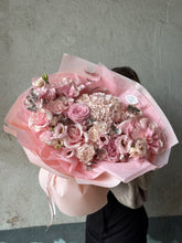 Încarcă imaginea în vizualizatorul Galerie, Buchet “Pink Dream”