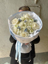 Încarcă imaginea în vizualizatorul Galerie, Buchet “Blue Love”