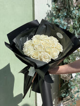 Încarcă imaginea în vizualizatorul Galerie, Buchet “Pure Love”
