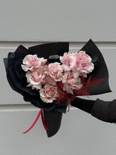 Încarcă imaginea în vizualizatorul Galerie, Buchet “Pink Love”
