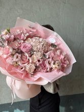 Încarcă imaginea în vizualizatorul Galerie, Buchet “Pink Dream”
