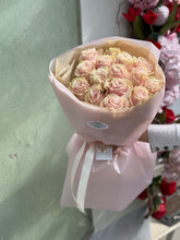 Încarcă imaginea în vizualizatorul Galerie, Buchet “Pinky”
