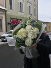Încarcă imaginea în vizualizatorul Galerie, Buchet “White Love”
