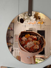 Încarcă imaginea în vizualizatorul Galerie, Buchet “Autumn’s kiss”

