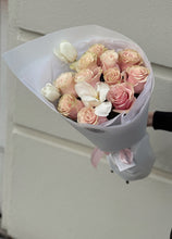 Încarcă imaginea în vizualizatorul Galerie, Buchet “Be mine”

