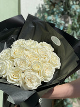 Încarcă imaginea în vizualizatorul Galerie, Buchet “Pure Love”
