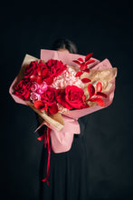 Încarcă imaginea în vizualizatorul Galerie, Buchet “Love in Berlin”
